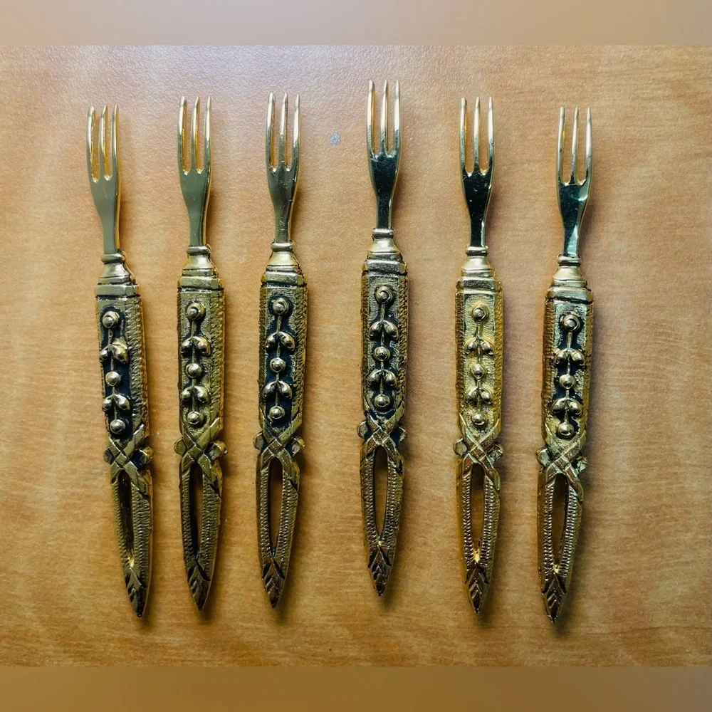 6 FANCY GOLD APPETIZER H'ORDEURVES FORKS - Vintage Set